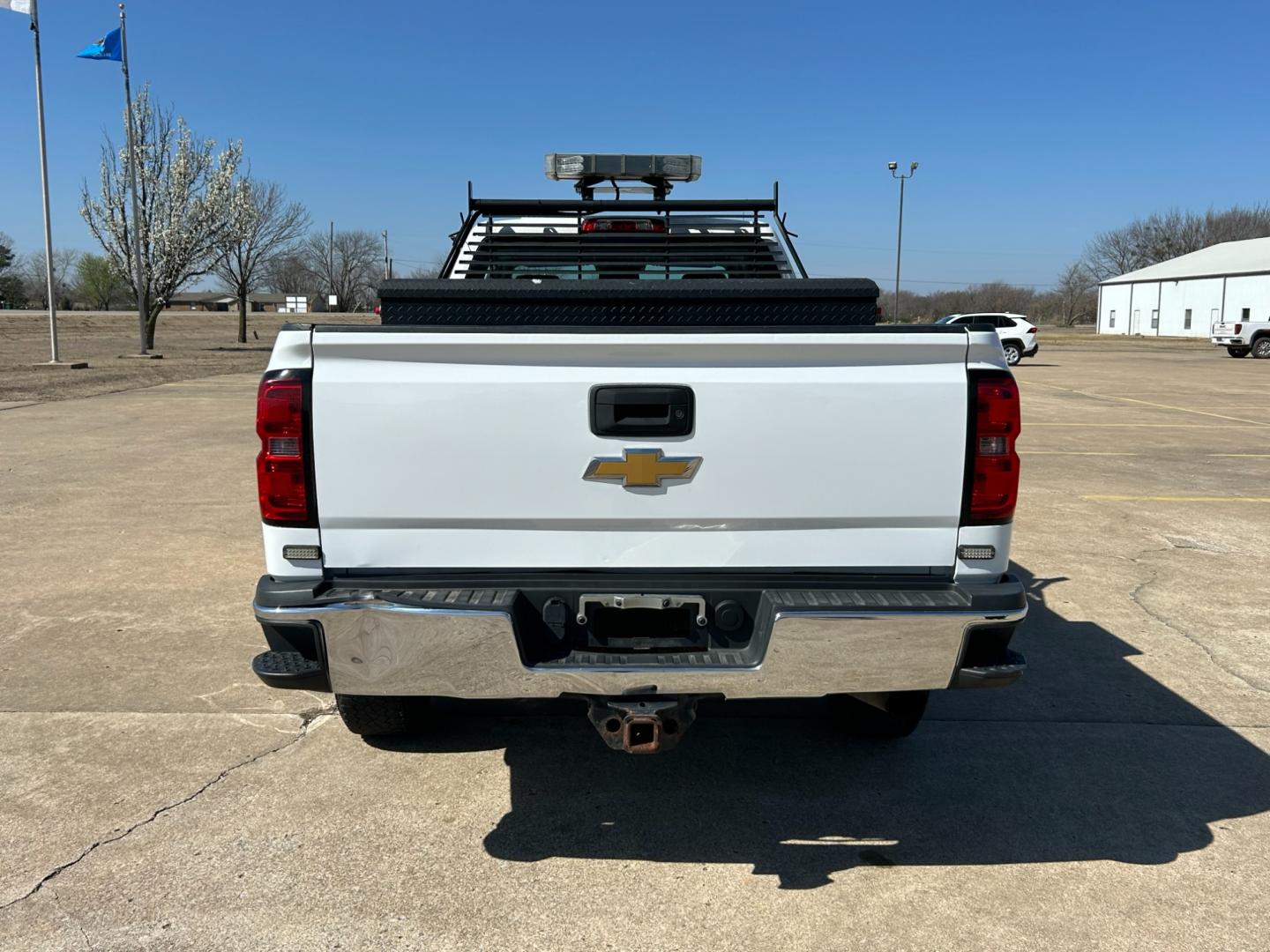 2015 White /Gray Chevrolet Silverado 2500HD Work Truck Double Cab 4WD (1GC2KUEB4FZ) with an 6.0L V8 OHV 16V CNG engine, 6A transmission, located at 17760 Hwy 62, Morris, OK, 74445, (918) 733-4887, 35.609104, -95.877060 - Photo#5